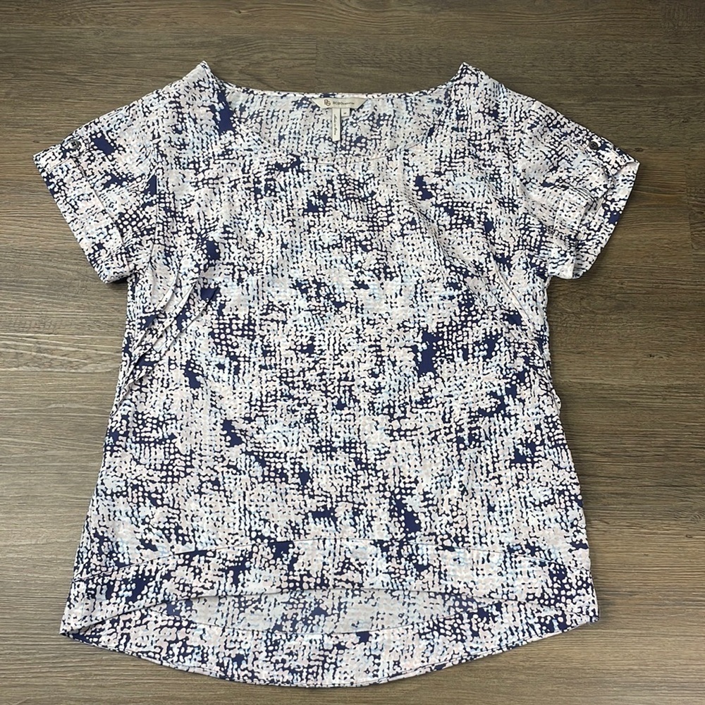BCBGeneration Women’s Blue White Pink Geometric Short Sleeve Blouse, size Medium